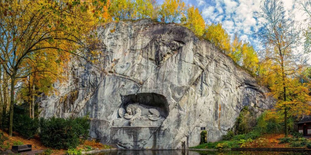 Lion Monument di Swiss: Keindahan Sejarah dalam Rekreasi