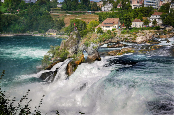 Pesona Alam: Rhine Falls, Air Terjun Terbesar di Swiss 
